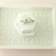 Load image into Gallery viewer, Falling Star Signet Ring