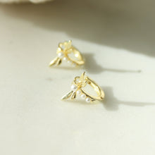 Load image into Gallery viewer, Devine Dragonfly Pearl Hoop Earrings