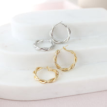 Load image into Gallery viewer, The Vintage Twist Hoop Earring
