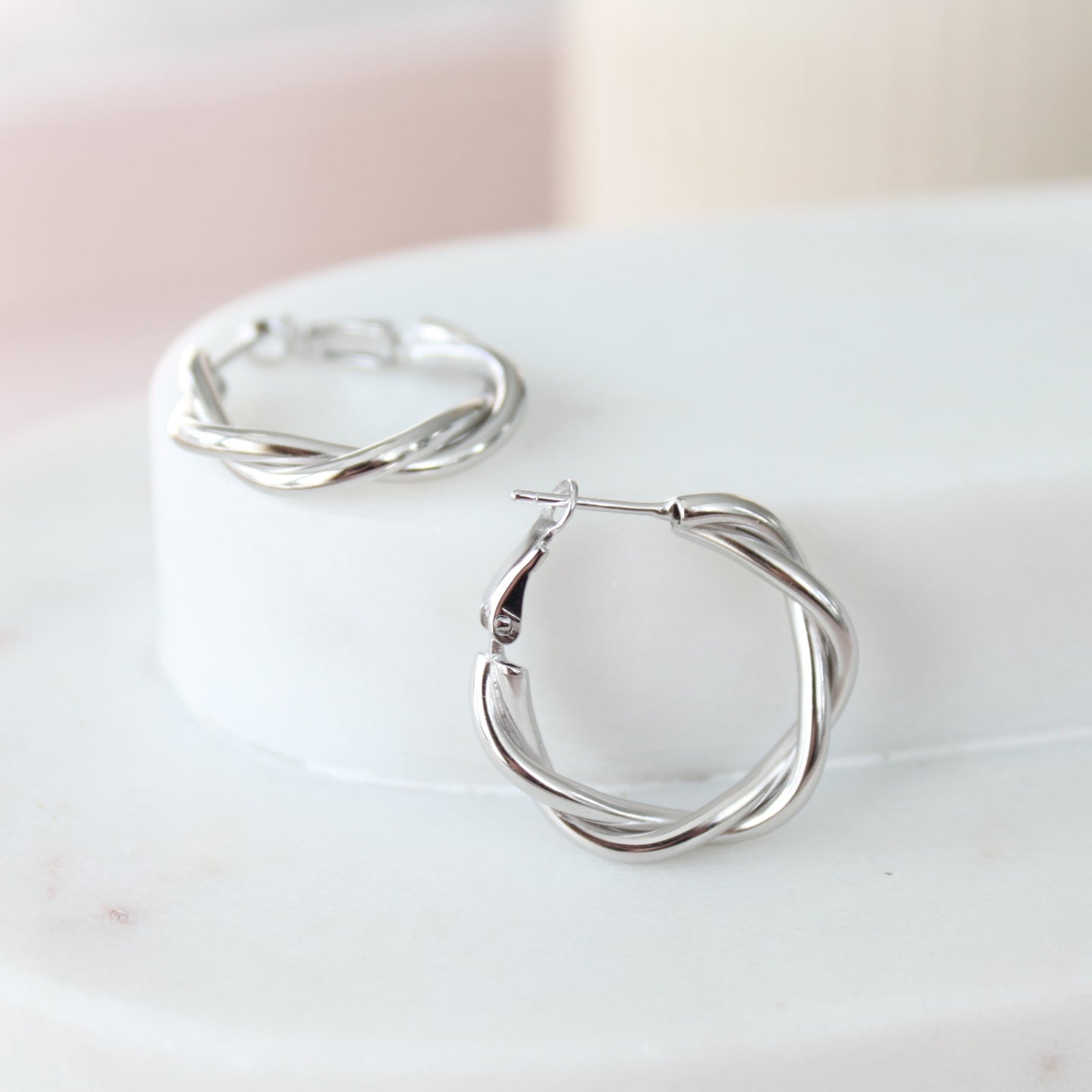 The Vintage Twist Hoop Earring